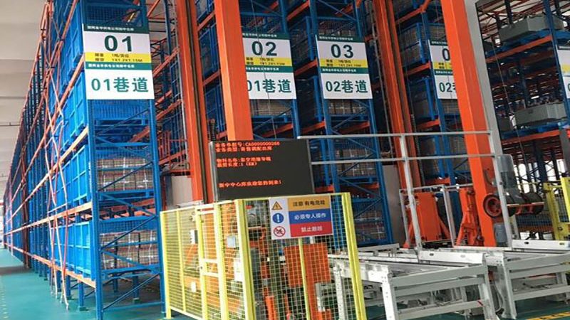 驶入式货架材质分类解析：揭秘仓储安全与效率的基石